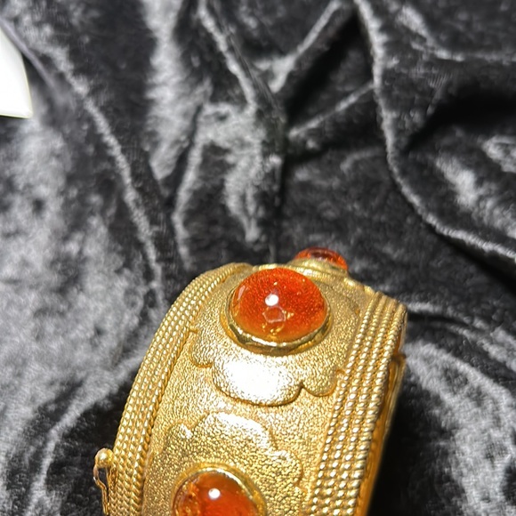 Vintage Chanel Gripoix cuff from season 25 1991 - Picture 8 of 11